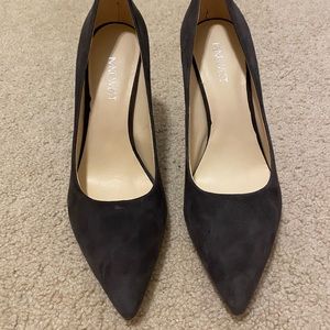 NWOT Nine West dark gray suede heel Sz 10